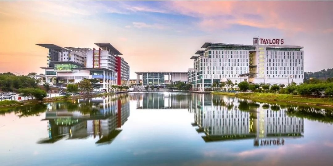 Greenfield Residence With Amazing Pool View And High-Speed Wi-Fi Petaling Jaya Apartment
