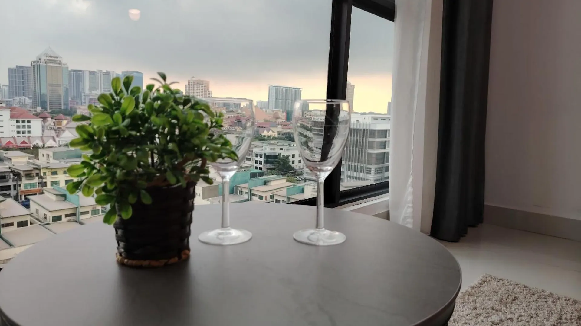 Greenfield Residence With Amazing Pool View And High-Speed Wi-Fi Petaling Jaya Apartment