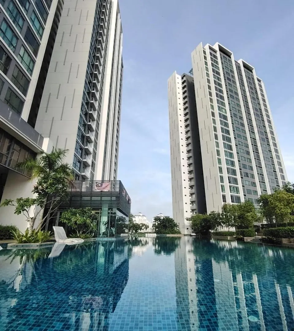Greenfield Residence With Amazing Pool View And High-Speed Wi-Fi Petaling Jaya 0*,